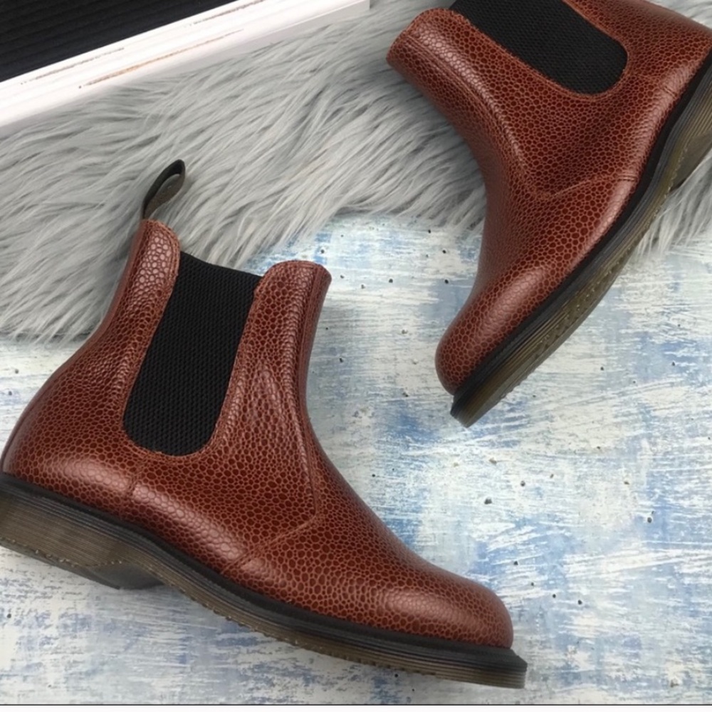 New Dr Martens Flora brown Chelsea boots